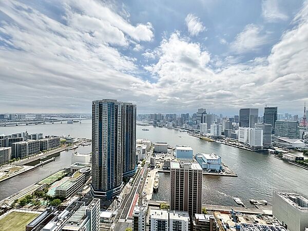 眺望や窓からの景色が良いと、家で過ごす時間も快適です。