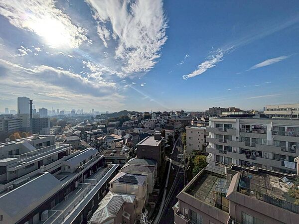 眺望や窓からの景色が良いと、家で過ごす時間も快適です。
