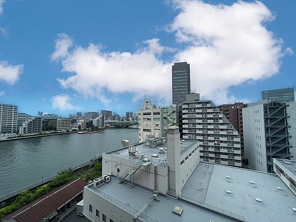 陽当たり・通風・開放感に恵まれた環境です。