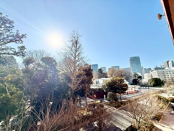 眺望や窓からの景色が良いと、家で過ごす時間も快適です。