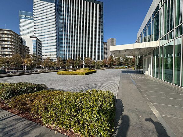 上質感漂う玄関アプローチです。