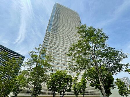 忙しく過ぎゆく日常を置き去るほど、ゆったりした時間が流れる住環境。