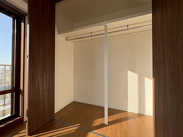 家電やスーツケース、ストック品など何でも片付く嬉しい空間です。