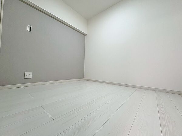 清かで艶やかな時間をもたらしてくれる室内です。