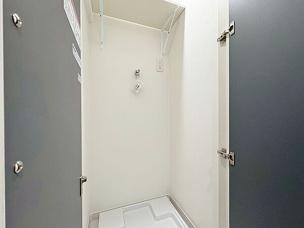 家電やスーツケース、ストック品など何でも片付く嬉しい空間です。
