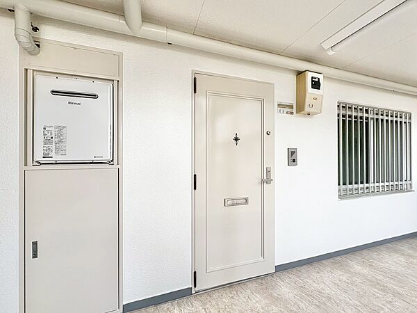 清潔感のある落ち着いた雰囲気の玄関です。