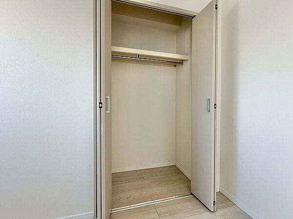 家電やスーツケース、ストック品など何でも片付く嬉しい空間です。