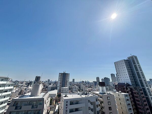 陽当たり・通風・開放感に恵まれた環境です。
