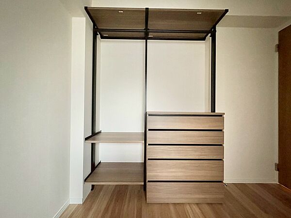 家電やスーツケース、ストック品など何でも片付く嬉しい空間です。