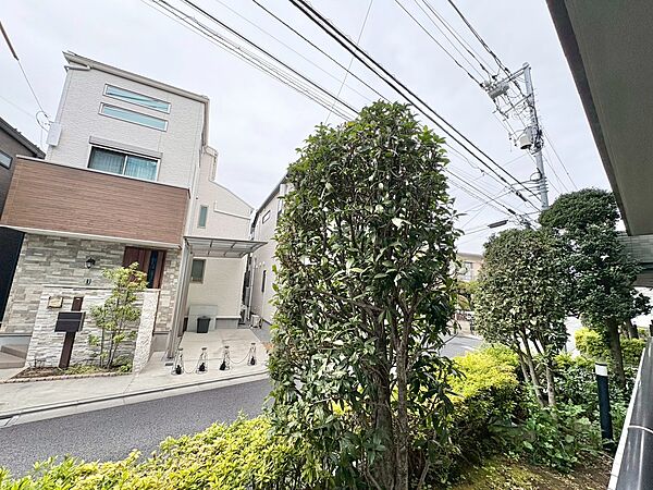 陽当たり・通風・開放感に恵まれた環境です。