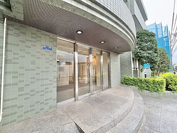 上質感漂う玄関アプローチです。