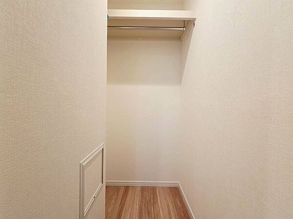 家電やスーツケース、ストック品など何でも片付く嬉しい空間です。