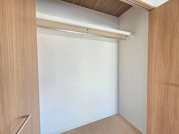 家電やスーツケース、ストック品など何でも片付く嬉しい空間です。