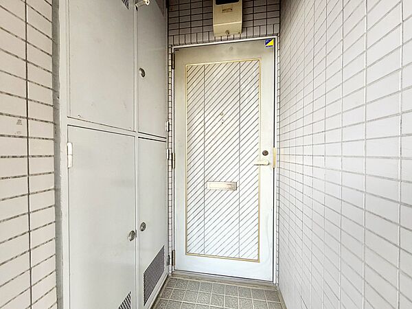 清潔感のある落ち着いた雰囲気の玄関です。