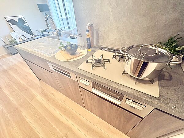 使いやすくスタイリッシュなキッチン空間になっております。