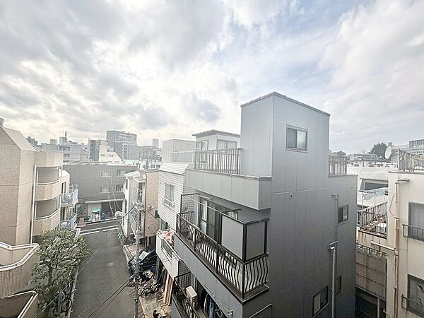 眺望や窓からの景色が良いと、家で過ごす時間も快適です。