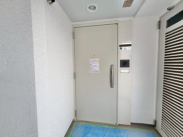 清潔感のある落ち着いた雰囲気の玄関です。