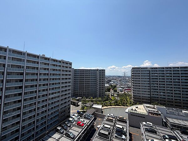 陽当たり・通風・開放感に恵まれた環境です。