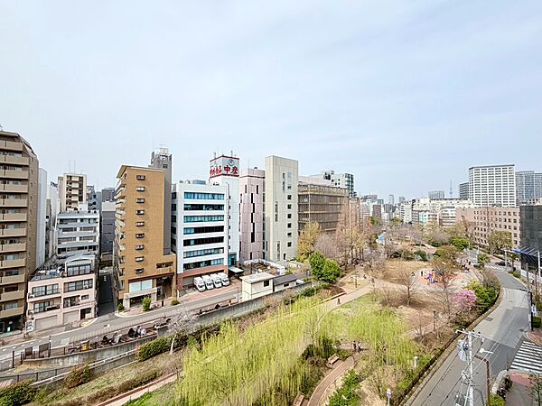 陽当たり・通風・開放感に恵まれた環境です。