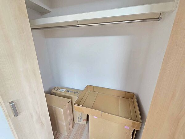 収納スペースが付いていて、お部屋を広く使っていただけます。