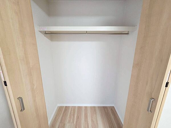 家電やスーツケース、ストック品など何でも片付く嬉しい空間です。