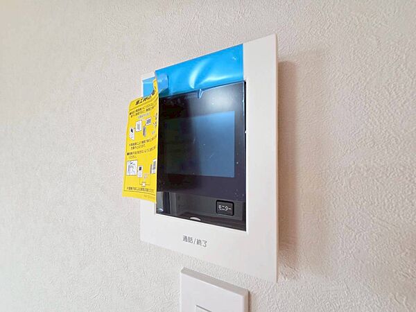 誰が来てもわかる様にモニター付きインターホンを設置。