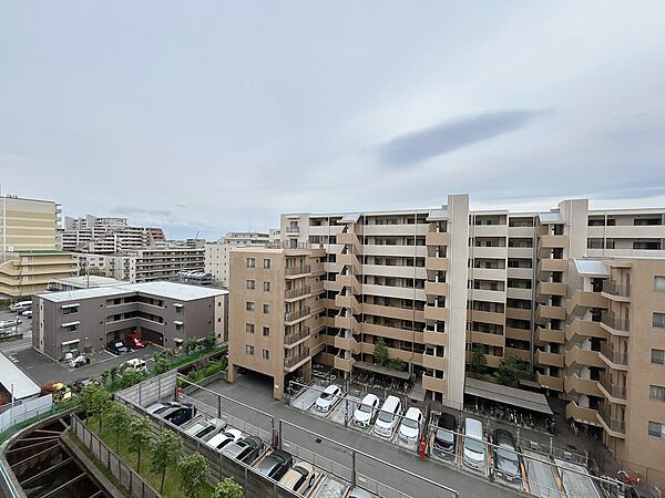 陽当たり・通風・開放感に恵まれた環境です。