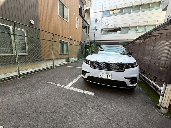 【駐車場】駐車スペースが嬉しいですね。※空き状況は都度ご確認下さい。