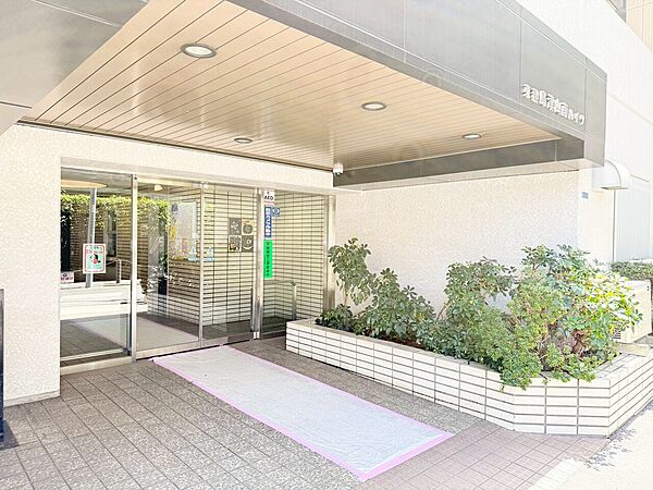 上質感漂う玄関アプローチです。