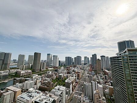 陽当たり・通風・開放感に恵まれた環境です。