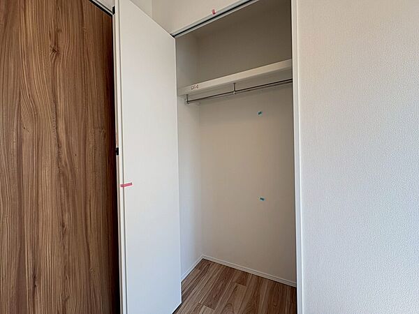 家電やスーツケース、ストック品など何でも片付く嬉しい空間です。
