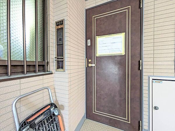 玄関を拡大表示