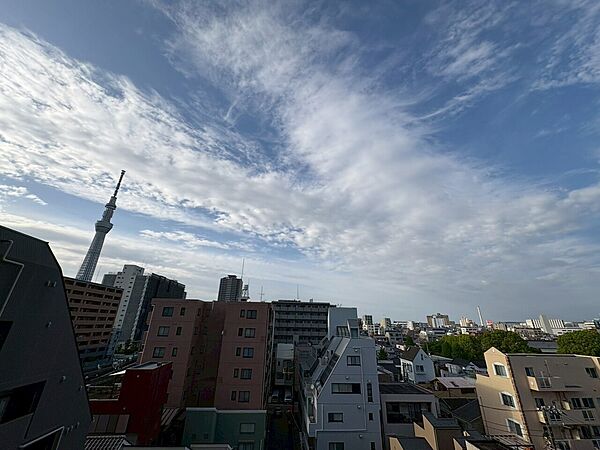 陽当たり・通風・開放感に恵まれた環境です。