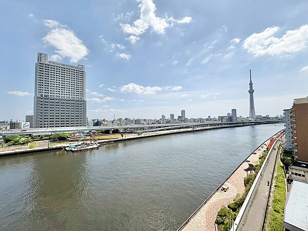 陽当たり・通風・開放感に恵まれた環境です。
