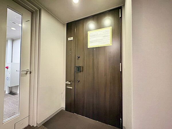 清潔感のある落ち着いた雰囲気の玄関です。