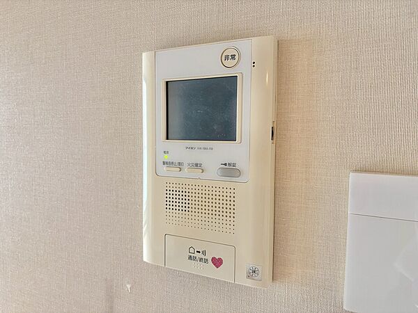 誰が来てもわかる様にモニター付きインターホンを設置。