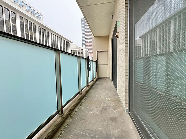 朝の澄んだ空気や、夕方に吹く清々しい風を感じられるバルコニー。
