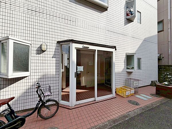 上質感漂う玄関アプローチです。