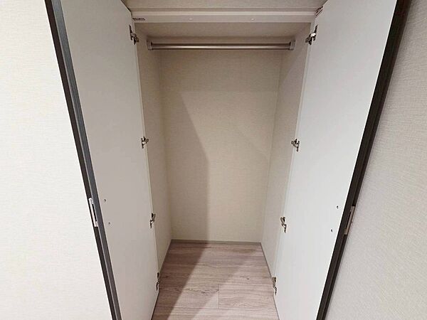 家電やスーツケース、ストック品など何でも片付く嬉しい空間です。