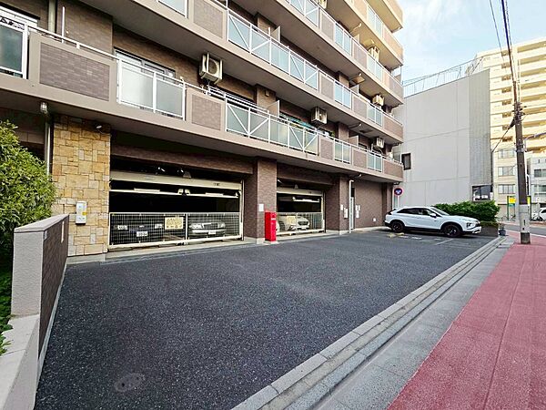 駐車スペースが嬉しいですね。※空き状況は都度ご確認下さい。