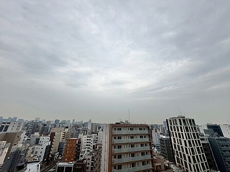 陽当たり・通風・開放感に恵まれた環境です。