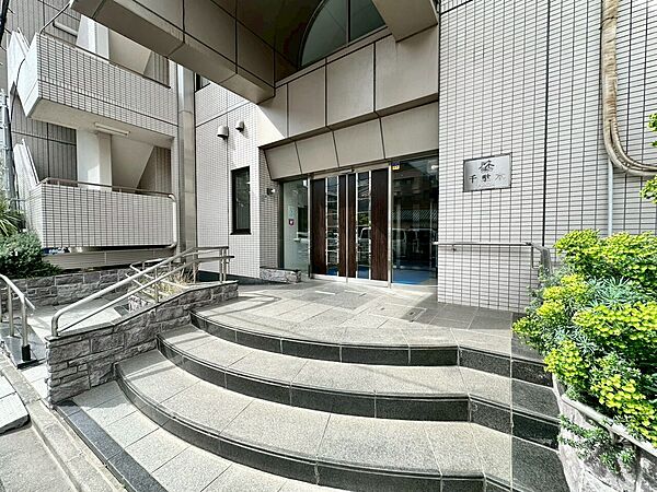 上質感漂う玄関アプローチです。