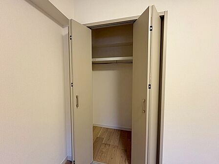 家電やスーツケース、ストック品など何でも片付く嬉しい空間です。