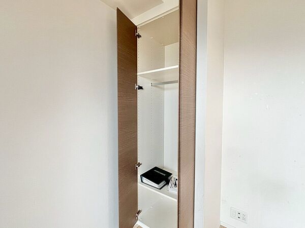 家電やスーツケース、ストック品など何でも片付く嬉しい空間です。