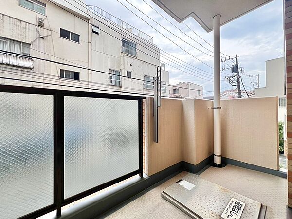 朝の澄んだ空気や、夕方に吹く清々しい風を感じられるバルコニー。