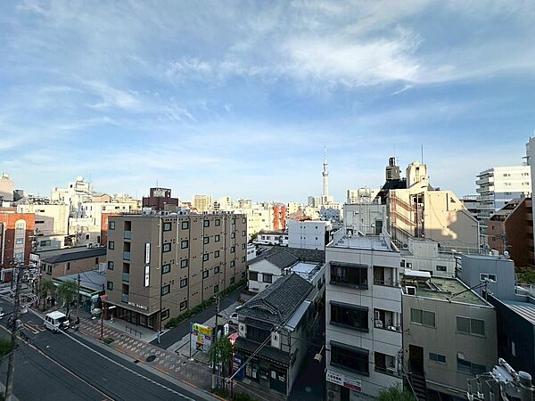 陽当たり・通風・開放感に恵まれた環境です。
