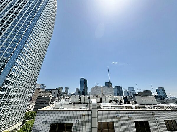 陽当たり・通風・開放感に恵まれた環境です。