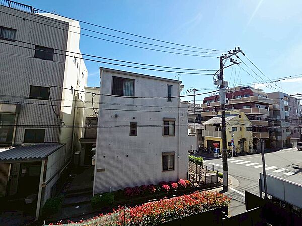 陽当たり・通風・開放感に恵まれた環境です。