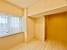 子供部屋：清かで艶やかな時間をもたらしてくれる室内です。