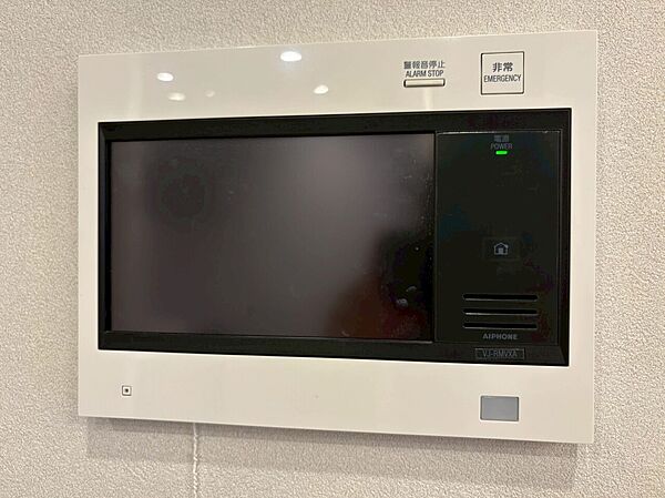 誰が来てもわかる様にモニター付きインターホンを設置。